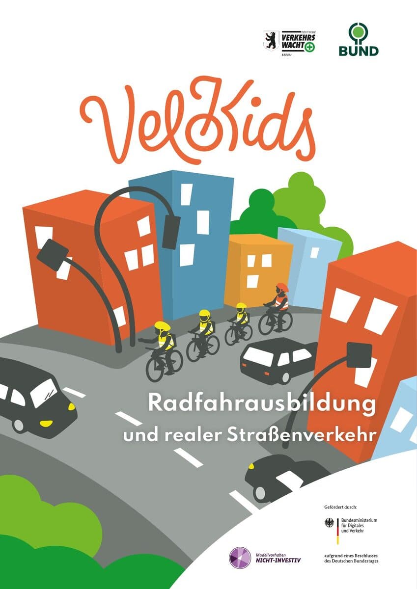 Originalcover der VeloKids-Broschüre Radfahrausbildung und realer Straßenverkehr
